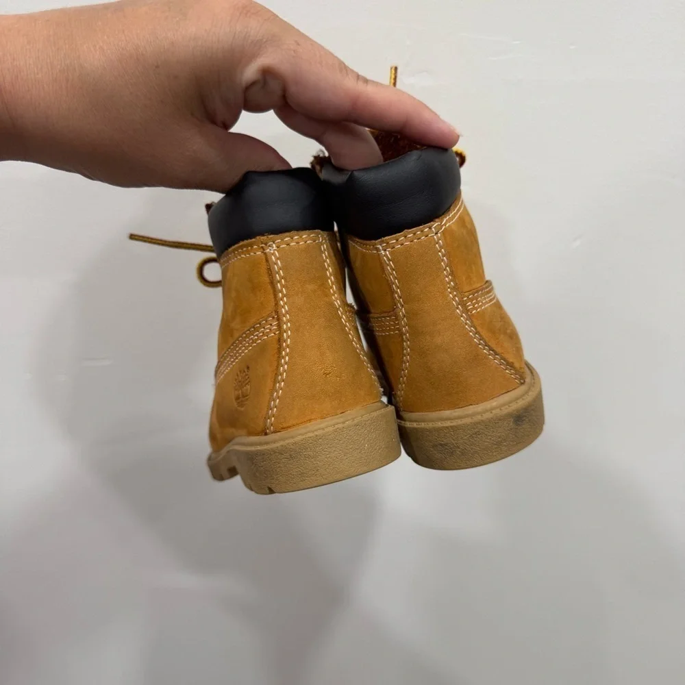 Timberland 6-inch Premium Waterproof Boot Size 7 in Wheat Nubuck